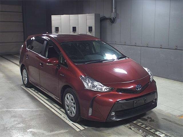 5822 Toyota Prius alpha ZVW41W 2018 г. (JU Gifu)